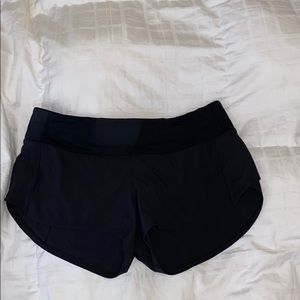Lululemon 2.5” shorts